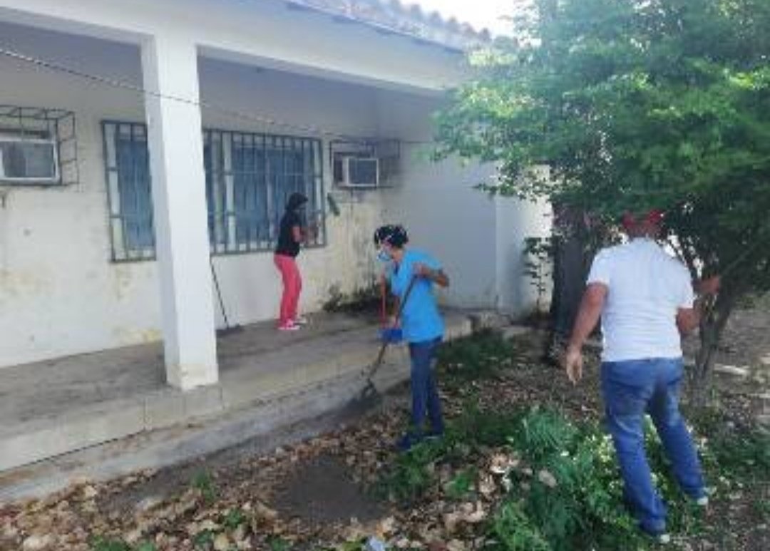 mari_velasquez's tweet image. Seguimos trabajando con nuestro sistema de salud y esta vez prestamos apoyo a Consultorio Popular en La Guardia con  productos de limpieza y logística para  jornada de saneamiento ambiental #MunicipioDíaz #NuevaEsparta @PartidoPSUV @PSUV_NE @NicolasMaduro #SemanaRadicalConciente