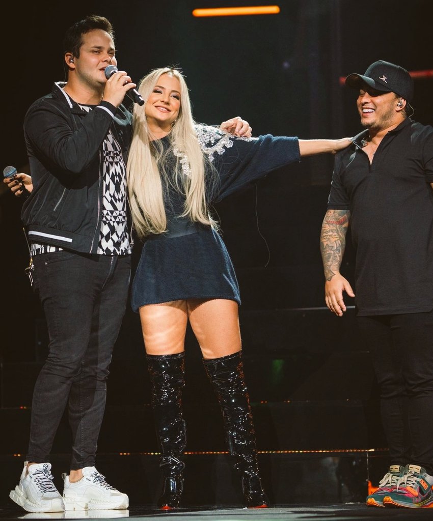 Caroloucurando's tweet photo. Ansiosaaaa por esse Hit! 🚀🎶❤
#Irresponsavel #GabiMartins #MeK #FatosReais #VemHit https://t.co/EvqySJQjVq