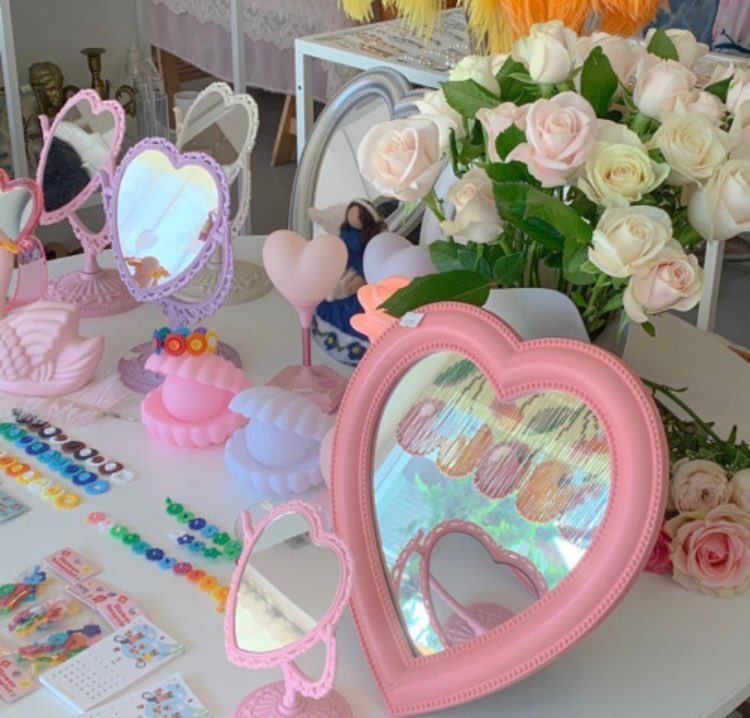 𝒎𝒐𝒐𝒅𝒆𝒍𝒊𝒄𝒂𝒕𝒆 tweet media