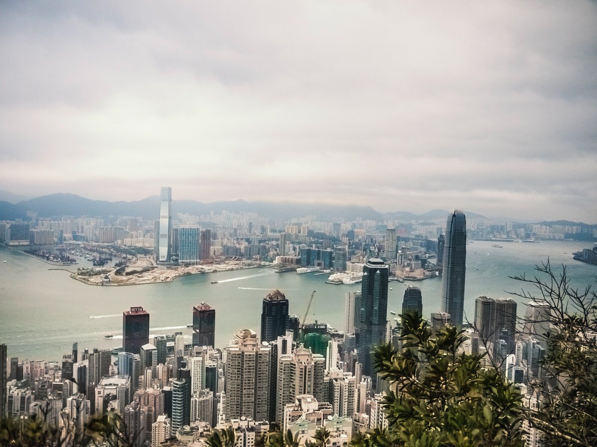 hongkongdev's tweet photo. Strong sales results at Henderson Land’s ‘The Upper South’ over the weekend https://t.co/rtoC9ZkrWs https://t.co/Jx3iUYyMZu
