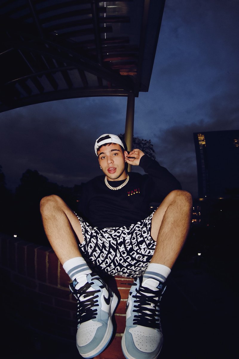 villalobossebas's tweet photo. noches ☾ https://t.co/ZbhacFvZKW