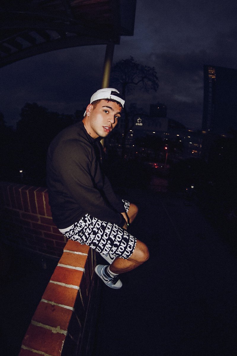 villalobossebas's tweet photo. noches ☾ https://t.co/ZbhacFvZKW