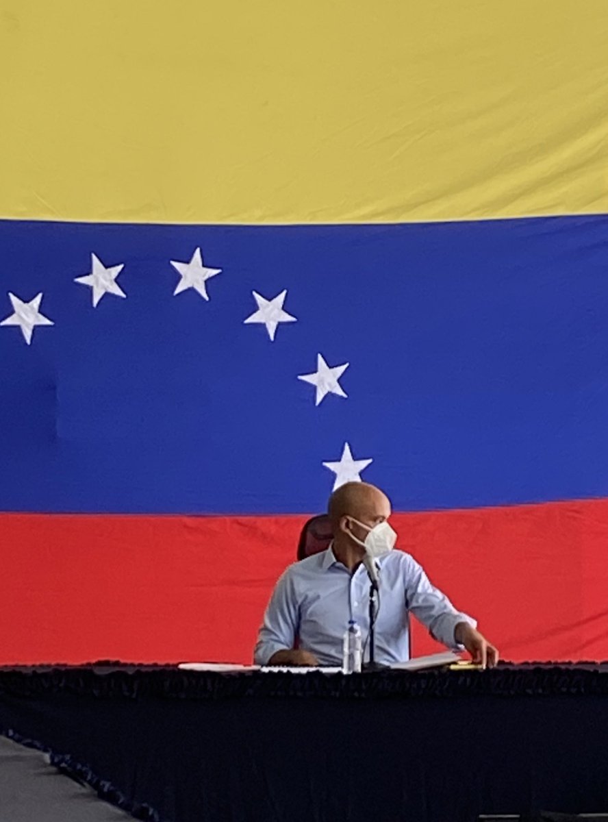 luiscarPSUV's tweet image. #SemanaRadicalConciente en Reunión Extraordinaria del Gobernador del Estado @HectoRodriguez todos los Alcaldes y Alcaldesas de Miranda, allí debatimos los temas del Agua, la Definición de un Estado Mayor, la constitución de las Mesas Tecnica de Agua #GuarenasAñoCuatricentenario