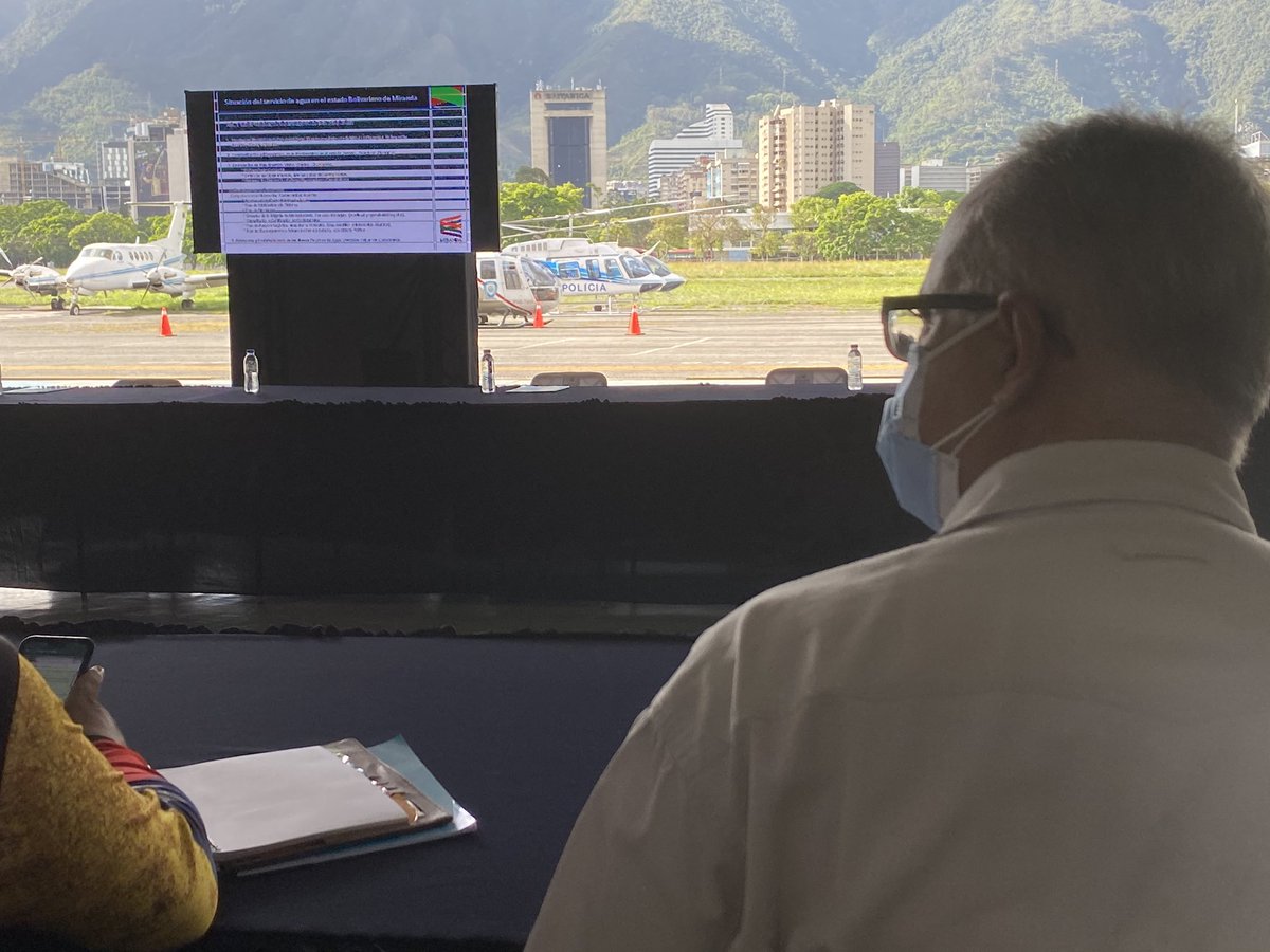 luiscarPSUV's tweet image. #SemanaRadicalConciente en Reunión Extraordinaria del Gobernador del Estado @HectoRodriguez todos los Alcaldes y Alcaldesas de Miranda, allí debatimos los temas del Agua, la Definición de un Estado Mayor, la constitución de las Mesas Tecnica de Agua #GuarenasAñoCuatricentenario