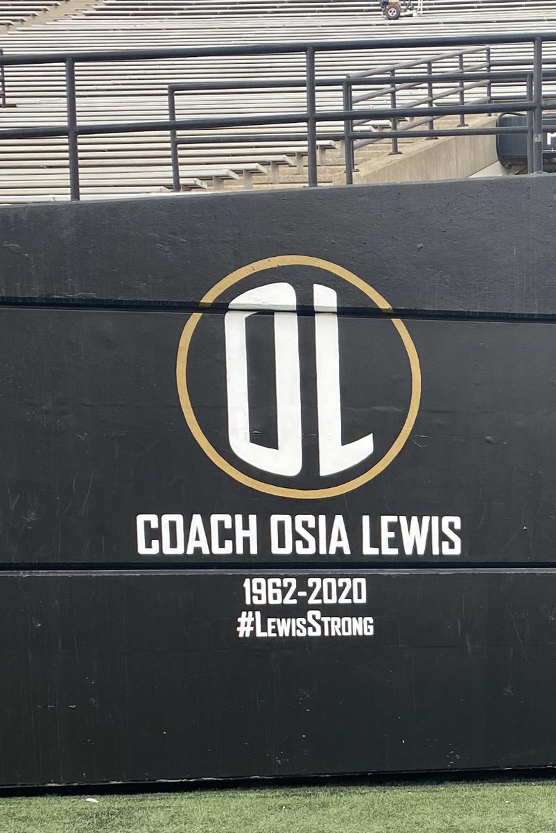 CoachDerekMason's tweet photo. R.I.P. Coach Osia Lewis. Today is the☝🏽year anniversary of your journey home...Always with us & never forgotten💯❤️ https://t.co/b1QSlQOYFG