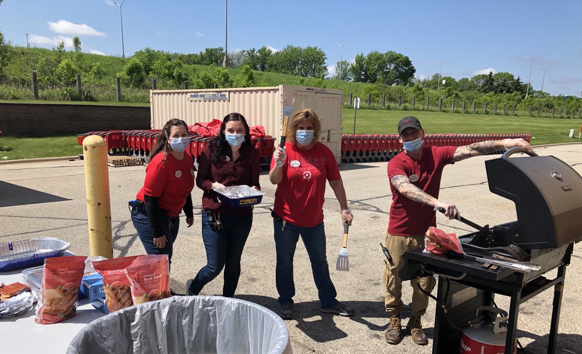 A great grill out for the team today! 🇺🇸🇺🇸☀️#thankful #T1351 #MemorialDay ⁦<a href="/KestutisJocius/">Kestutis Jocius</a>⁩ ⁦<a href="/erin_eee/">Erin TeBeest</a>⁩ ⁦<a href="/lindsaymtrainor/">Lindsay Trainor</a>⁩