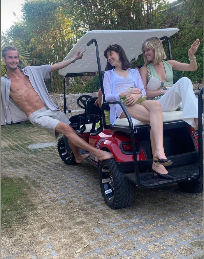 nicolapelzt's tweet image. ⠀ 
⠀ ⠀ 
A happy family i guess. . . 
⠀ ⠀