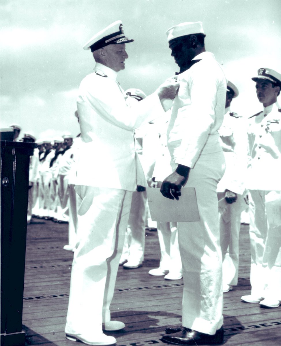 Rich_Ships's tweet photo. Dorris ‘Dorie’ Miller
From a cook in a segregated navy to a future nuclear-powered aircraft carrier named in his honor
CVN-81 USS DORIS MILLER
First Black American to receive the #NavyCross
KIA in 1943 on #CVE56 age 24
#MemorialDay #USSDorisMiller #CVN81 #DorieMiller https://t.co/sbuKQ38ik1