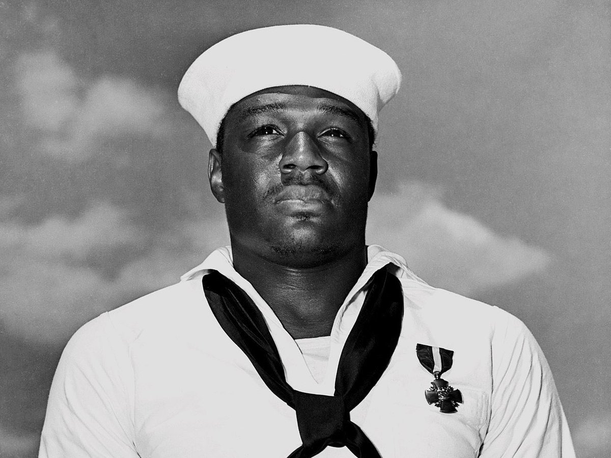 Rich_Ships's tweet photo. Dorris ‘Dorie’ Miller
From a cook in a segregated navy to a future nuclear-powered aircraft carrier named in his honor
CVN-81 USS DORIS MILLER
First Black American to receive the #NavyCross
KIA in 1943 on #CVE56 age 24
#MemorialDay #USSDorisMiller #CVN81 #DorieMiller https://t.co/sbuKQ38ik1