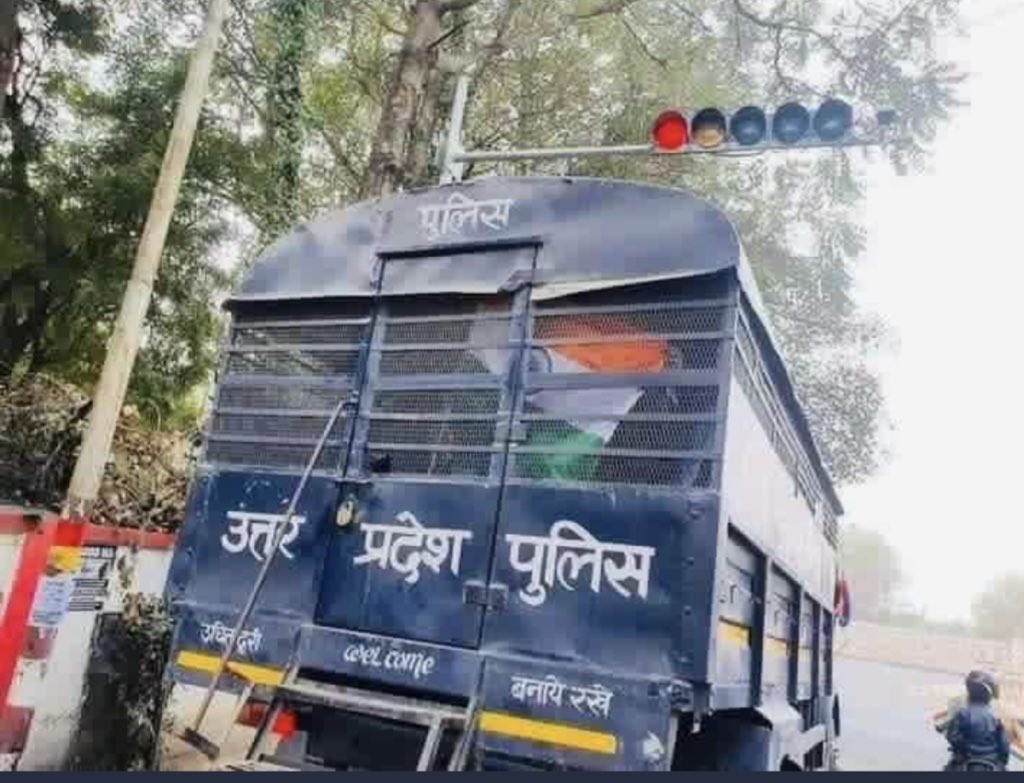 pb07cheema's tweet photo. Justify today’s reality!

Media sold, govtt chor! Both making India suffer!

#NeverForget1984
#किसानों_का_दुश्मन_ZeeNews https://t.co/DJSE6HOBKo