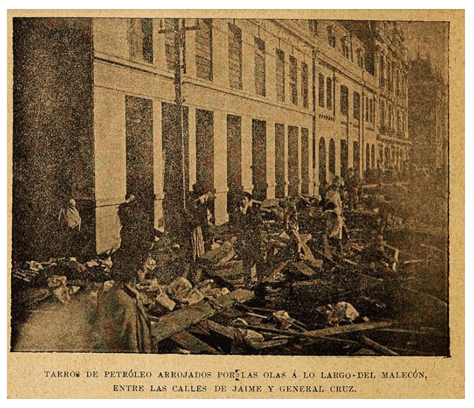 valparaiso's tweet photo. El 1 de junio de 1903 un gran temporal de lluvia y viento azota Valparaíso, las grandes olas generadas arrasaron con el malecón y los donkeys, las mercancías quedaron a merced de las olas repartidas por toda la costanera.
El temporal arreciaba pero lo peor estaba por venir... https://t.co/HaAxFfhXMD