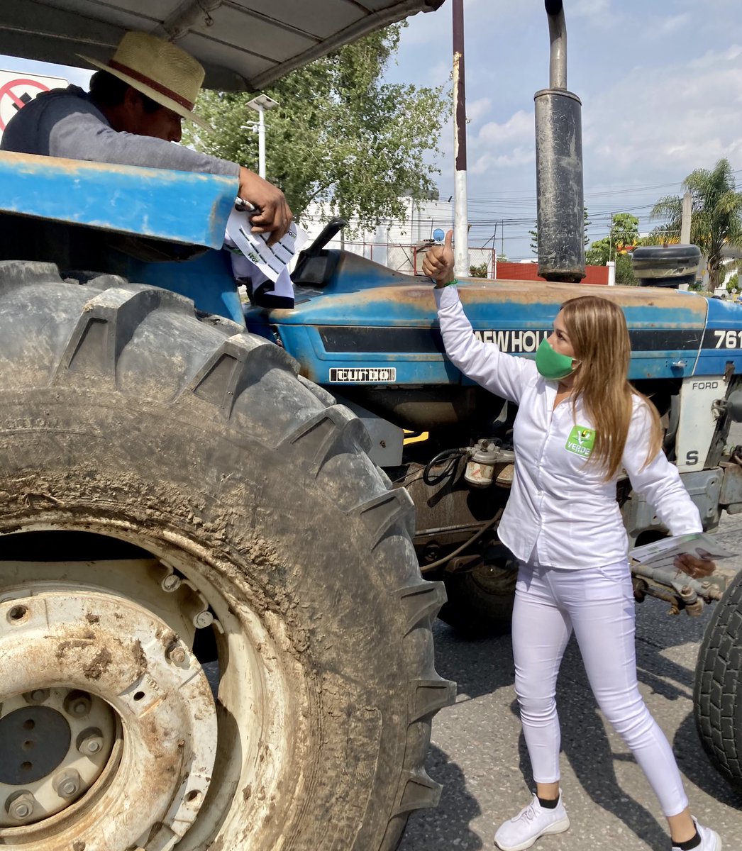 CuautlancingoPV's tweet photo. La #FuerzaVerde de #Cuautlancingo encabeza por la candidata a presidente municipal Mónica López sigue escuchando a las y los ciudadanos, estamos más cerca de un cambio verde. 👊🏻💚
 #VotaVerde #ElVerdeSiCumplepueb https://t.co/solw5pGVRP