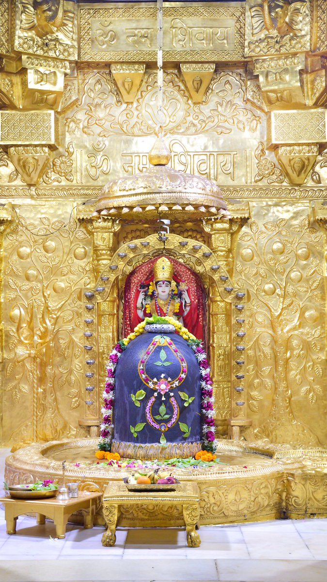 Somnath_Temple's tweet photo. श्री सोमनाथ महादेव मंदिर,
प्रथम ज्योतिर्लिंग - गुजरात (सौराष्ट्र)
दिनांकः 01 जून 2021, वैशाख कृष्ण सप्तमी - मंगलवार
प्रातः शृंगार
06211657 https://t.co/lDqH1mKez1