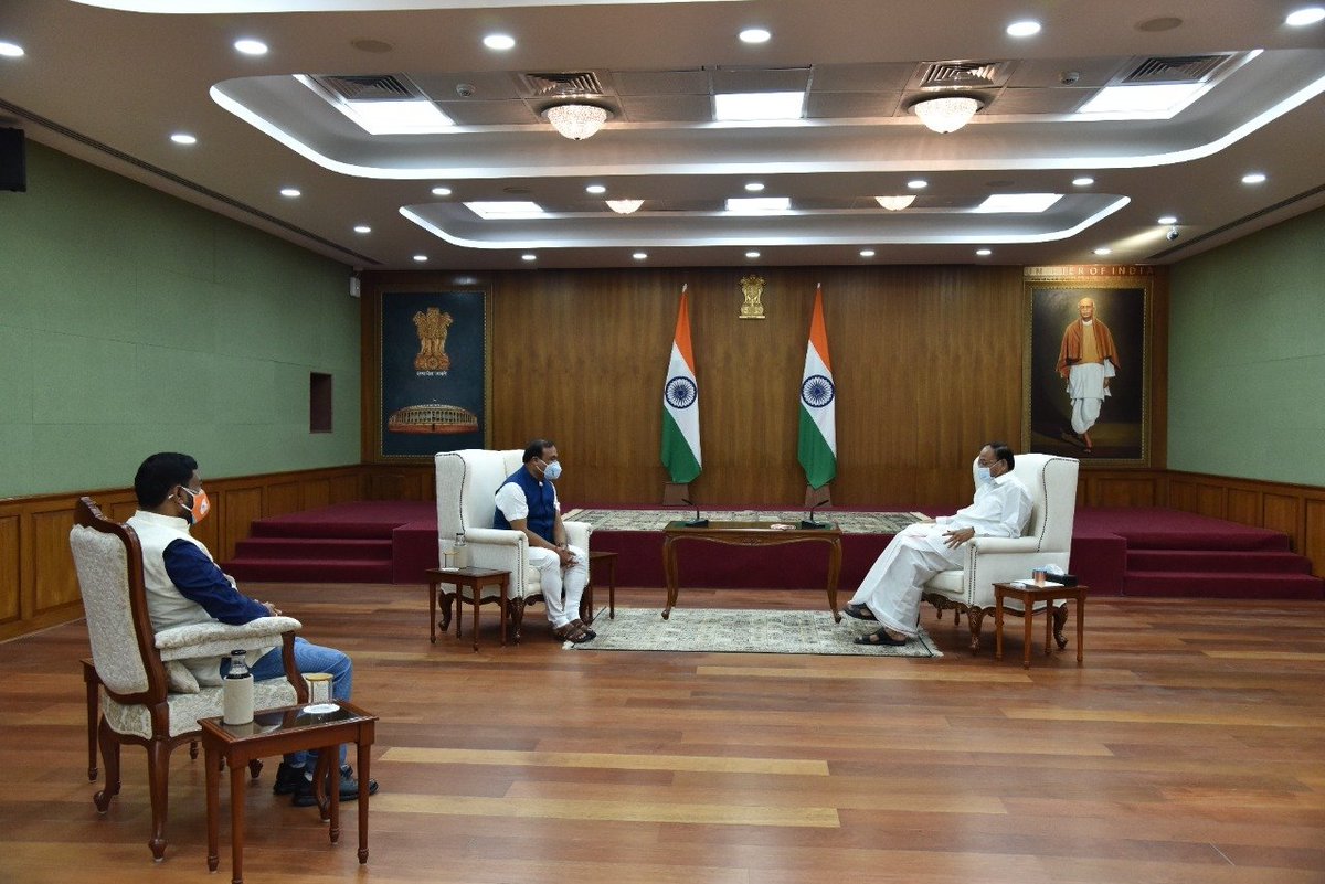 himantabiswa's tweet photo. Gratitude 💐

I called on Hon'ble Vice President Sri M Venkaiah Naidu ji today, first since assuming office as Chief Minister of Assam. 

Humbled by his generous blessings. 

@VPSecretariat @MVenkaiahNaidu @Rameswar_Teli https://t.co/ESOaZKW4Dl