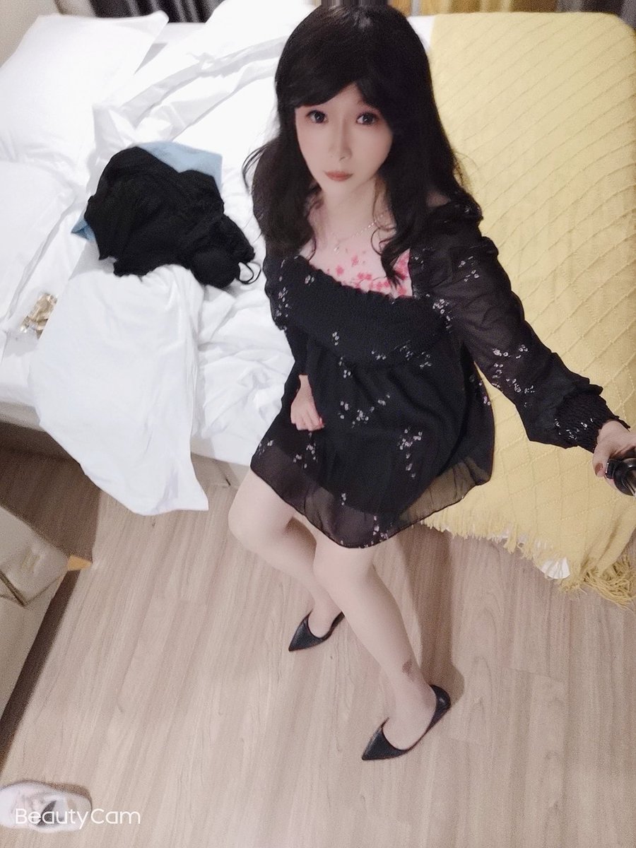 CDlele66's tweet photo. 夏日黑色一字肩连衣裙小尝试 https://t.co/V8BTwcc14f