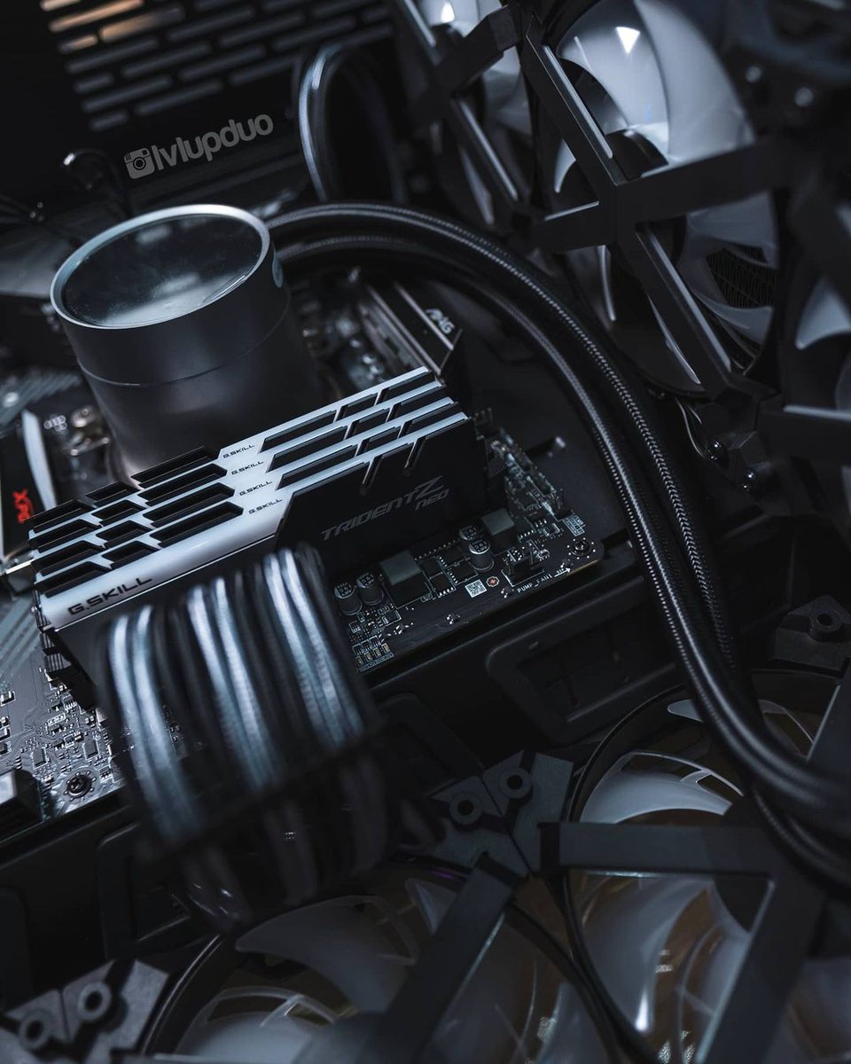 Deepcoolglobal's tweet photo. Sober black under natural light, but fascinating as always.
AIO: DeepCool #CASTLE360EX
Fans: DeepCool #MF120GT
📷 by @Lvlupduo
#tech #gaming #inspiration #photography
#custompc #pcparts #pcgaming#rgbpc
#pcmr #streamsetup #pcbuilding #pcgamer #liquidcooling #liquidcooledpc https://t.co/JAsPpeHyNN