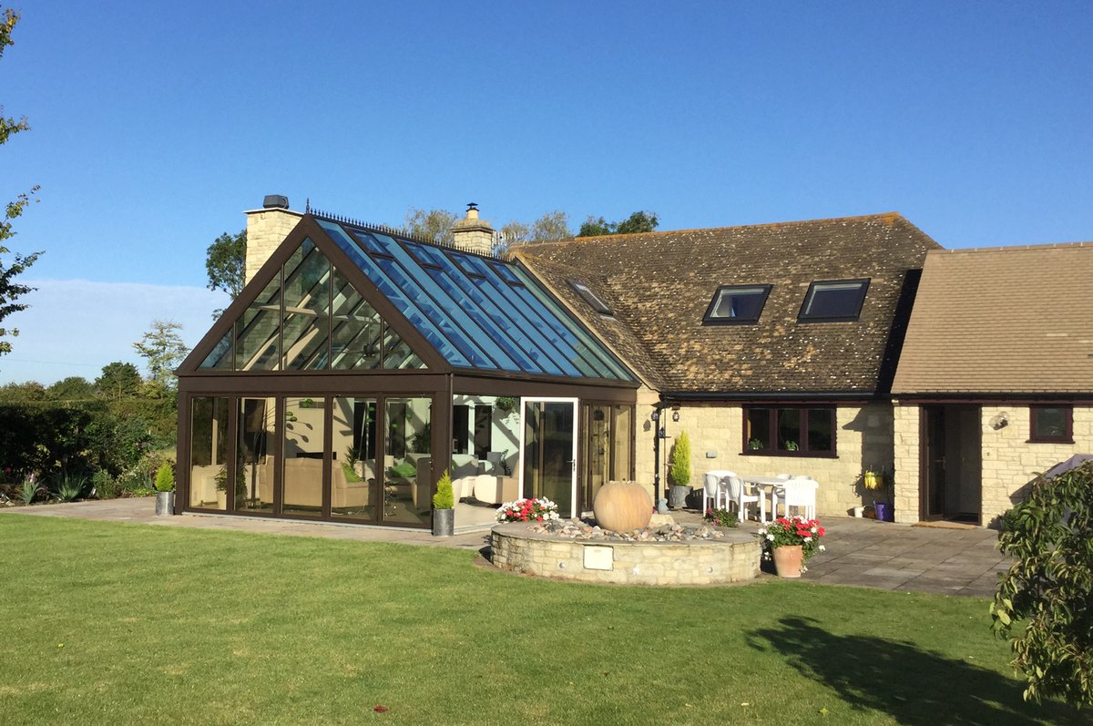 Looking to brighten up your home? Our tailor-made conservatories have:
✔️No low hanging bars, oversized ridges or obtrusive ridge ends
✔️Minimalist modern design with sharp sightlines
✔️The UK's most thermally efficient aluminium roof system
✔️The UK's strongest roof system