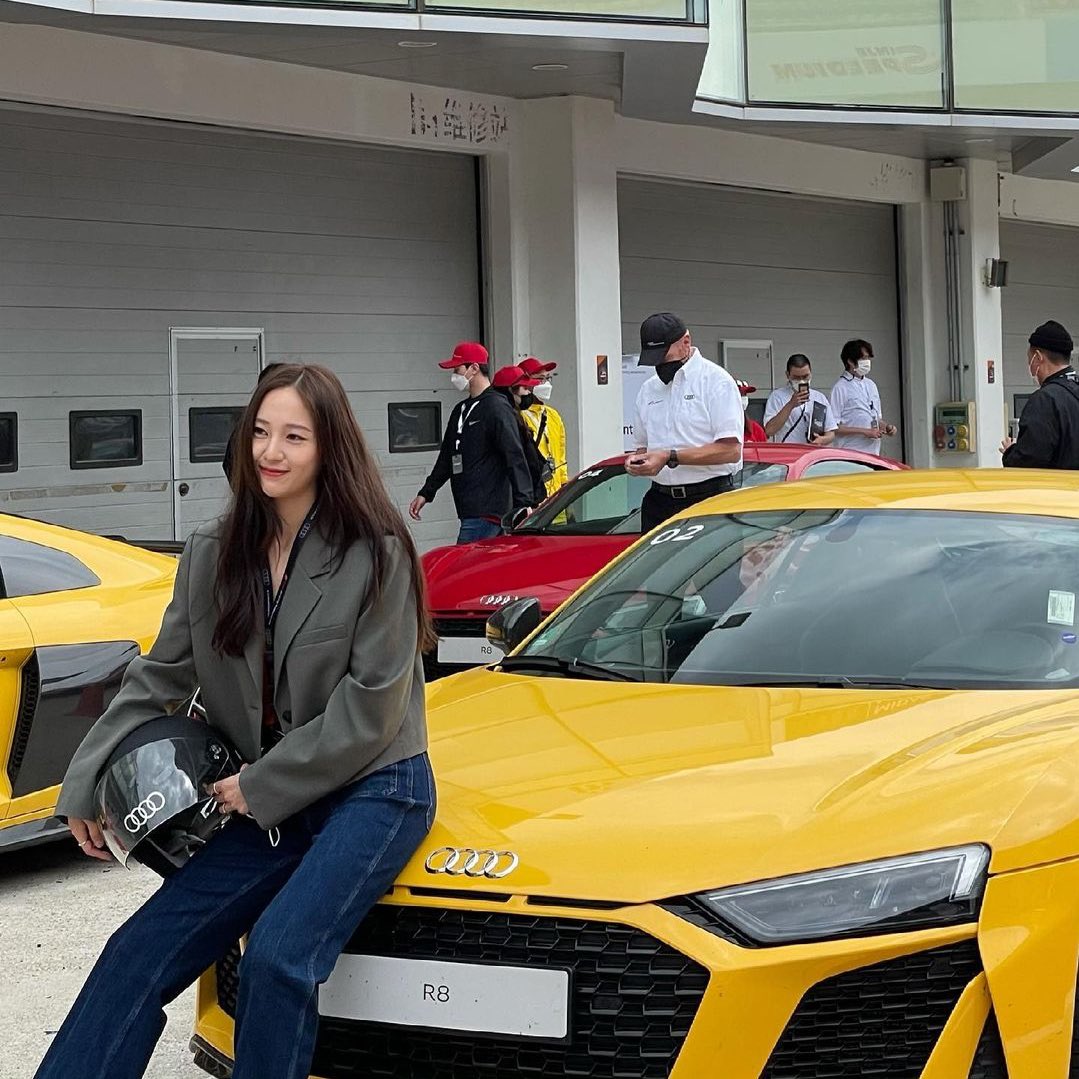 vouspie's tweet photo. krystal jung being

cute as hell                   what the hell https://t.co/qavQHhJi0v