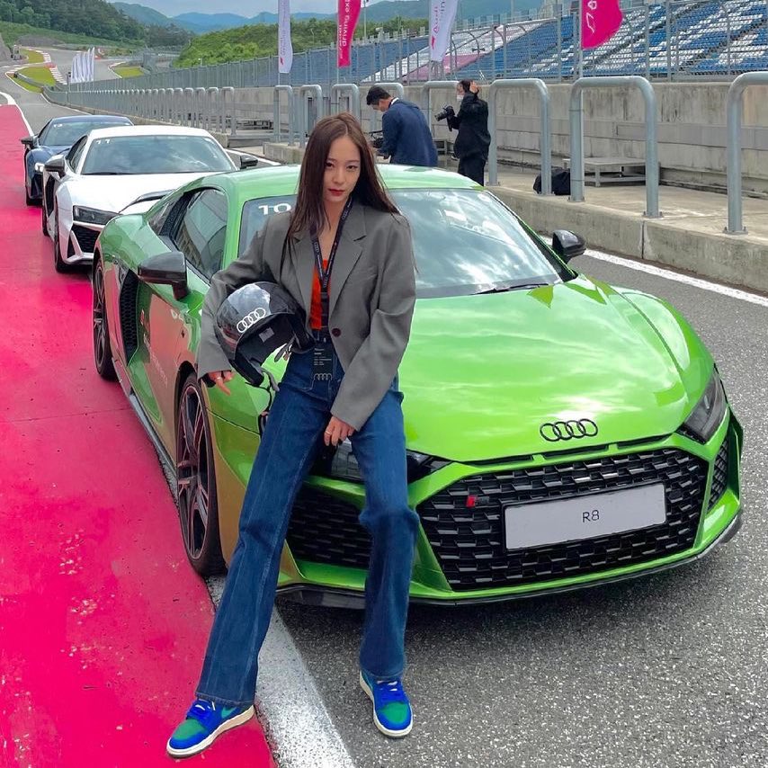 vouspie's tweet photo. krystal jung being

cute as hell                   what the hell https://t.co/qavQHhJi0v