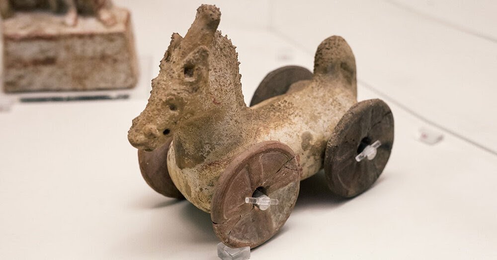 On t/#International Children's Day, best wishes 2 all t/children, small or adult. This is a public holiday in Romania since 2016.
Photo: Horse with wheels, a toy from #Athens, 4th century B.C. <a href="/National/">Catalonia International News</a> Archaeological Museum