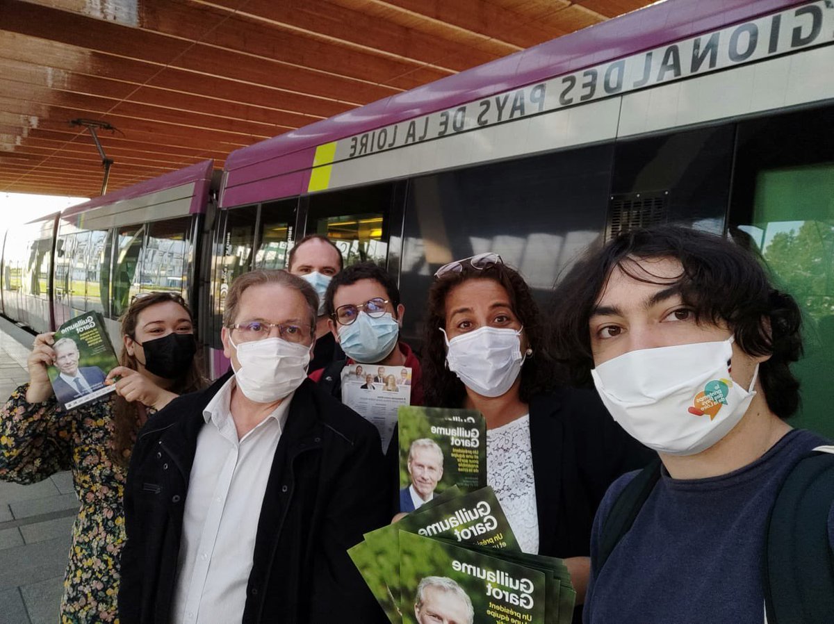 printempsPDL's tweet photo. Aujourd’hui, c’est le Printemps des Transports ! 🌸🌿

Mobilisation autour des gares pour défendre nos services publics et présenter nos propositions :
🚄 TER à 1€ par trajet pour les salariés
🚆 Gratuité des TER pour les 18-26 ans
❌ Contre la privatisation du rail https://t.co/RNOH3Axzru