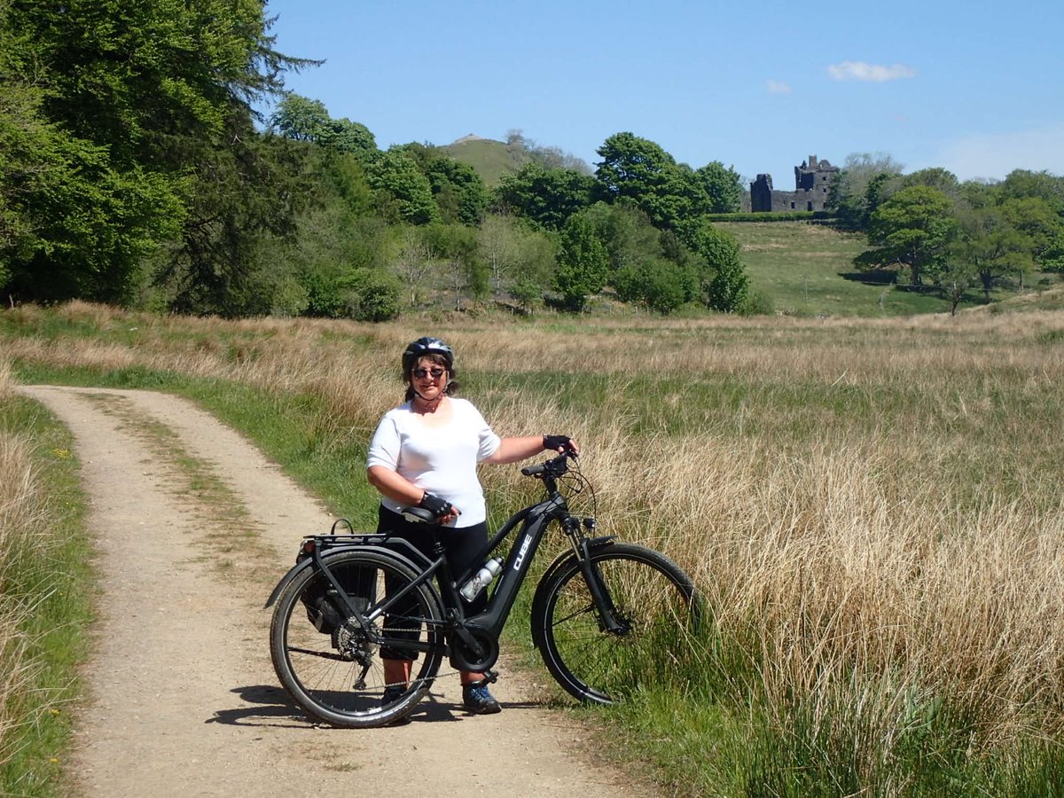 suereedwrites's tweet photo. Carnasserie Castle yesterday along cycle route 78 in Western Scotland. We've clocked up some miles this week.
.
.
#cycling #ebike #haes #cyclinglife #scotland #argyll #carnasseriecastle #route78 #ebike @CUBEBikesUK https://t.co/PSHSjgTptH