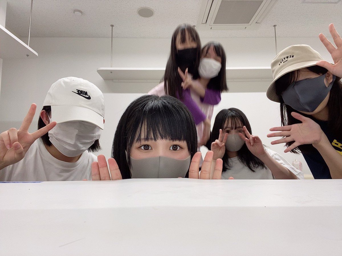 stu_2nd_member_'s tweet image. 今日は #広島クラブクアトロ さんで #miniSTUDIO 公演です🎧♫

当日券あります！🙆‍♀️

残り少ない6人でのパフォーマンスたくさん目に焼き付けてください！

みんなで頑張るぞ！！！

#STU48
#仲良し
#じわる
#JK