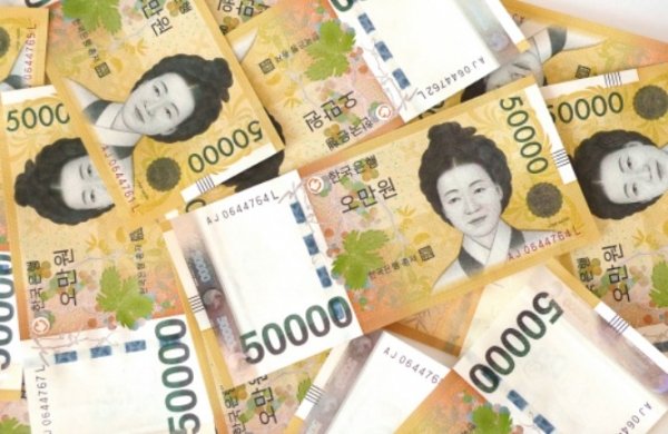 ewsbdiroll's tweet image. 🔥#SF9 #킹덤 파이널 문자 투표 이벤트🔥
#RT이벤트

📌 조건
해당 글 리트윗 후 
6/3 킹덤 생방 중 "SF9"에게 문자 투표(무효표❌)

✅보상 
⭐ 현금 10만원(추첨 1명) ⭐
허니콤보웨지감자세트(추첨 1명)

✅ 타장르, 타팬 참여 격하게 환영❤️

❌타 그룹 중복 참여❌
디엠으로 문자 인증 받을게요