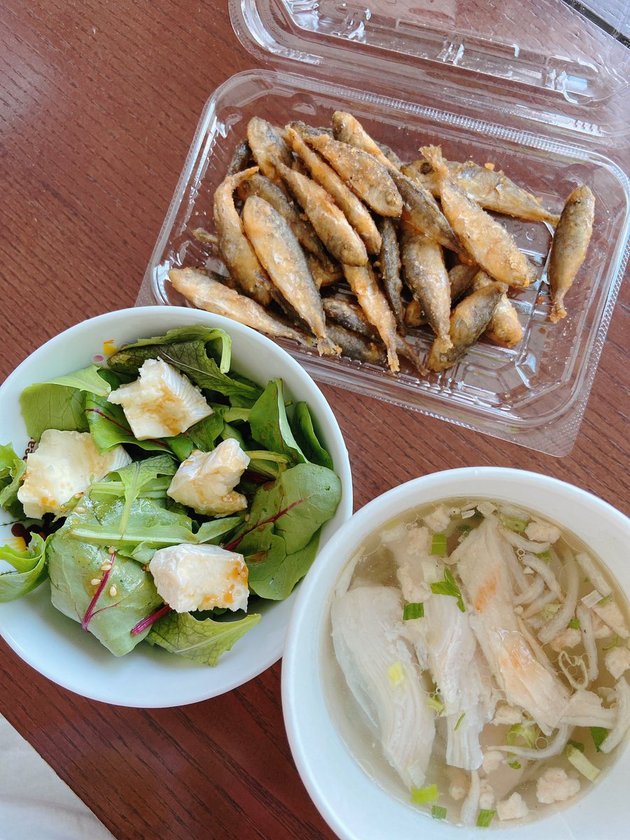 たこからくさ 夜ご飯 味付きカルビ もやし いんげん 味噌汁 わかめ 豆腐 油揚げ ご飯 納豆 鮭フレーク しらす 青じそ 味噌汁の揚げは 松山揚げが好き 蛸唐草のご飯