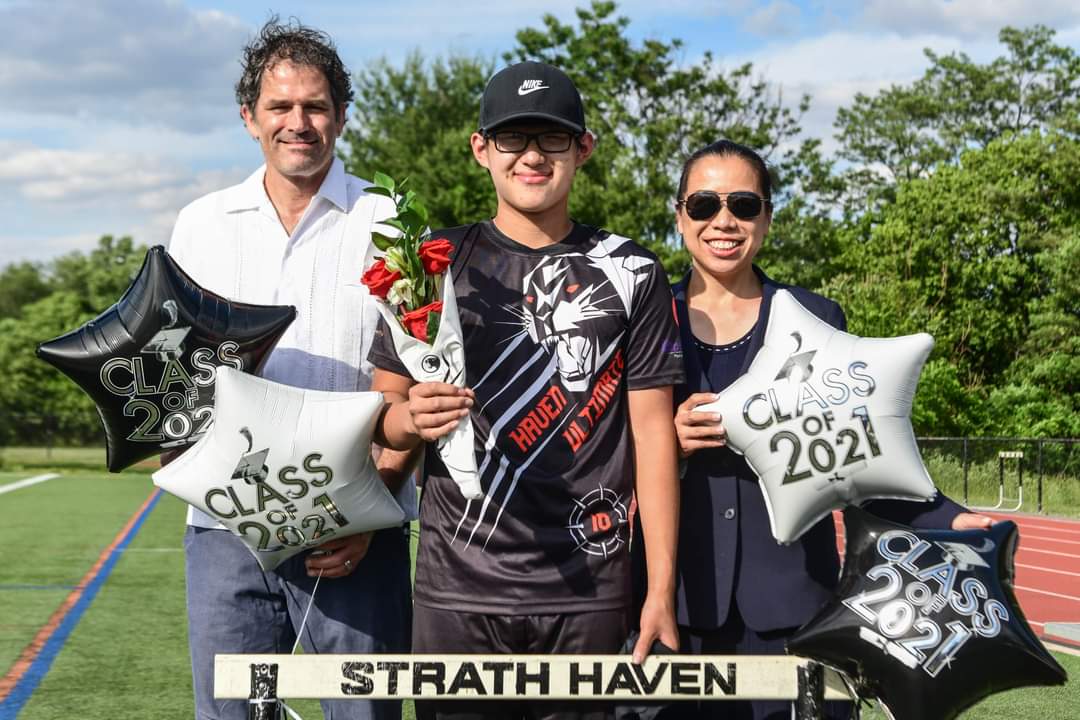 HavenUltimate's tweet photo. Thank you, seniors! #havenultimate #seniornight https://t.co/MiWCYt38Rc
