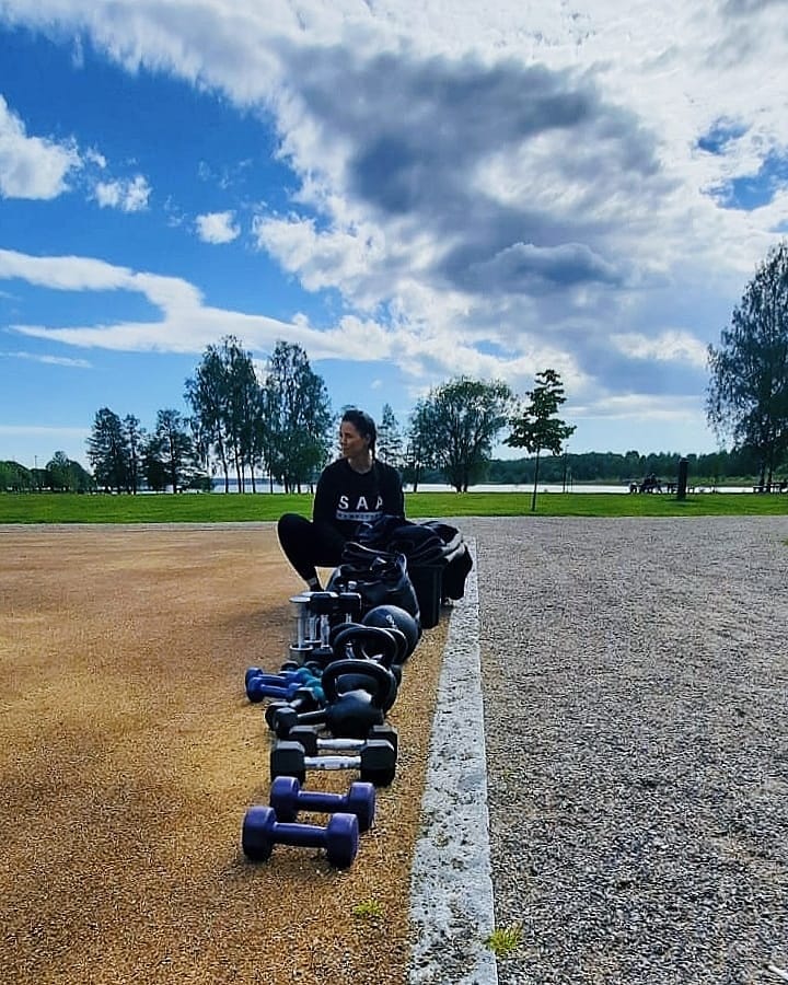 JalkipolttoOy's tweet photo. Eilen @JalkipolttoOy karavaani matkasi kehäkolmosen pohjoispuolelle kastamaan #MusclePiitsi #JÄRVENPÄÄ'n. 🌊
#JÄLKIPOLTTO #Ulkotreenit toteutetaan tänä kesänä kauniin Tuusulanjärven rannalla yhteistyössä Järvenpään Opiston & @JarvenpaanKaup'ungin kanssa. Tervetuloa! #liikunta https://t.co/Vfz3xSOU4M