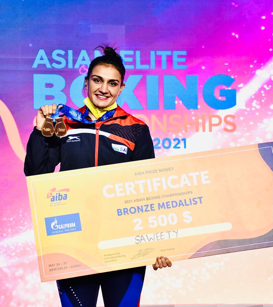 tinkuharoli's tweet photo. #Congarts sister #sweetyboora
जिसने दुबई मे चल रहे asianelite boxing chamiponship me Bronze MEDAL जीता और ये Madel किसान भाइयों को समर्पित किया.
@Kisanektamorcha @BKU_Charuni @kisan_union_hr @sushant_says @PunnyBhaiya @OfficialBKU https://t.co/YVs1NgxrGn