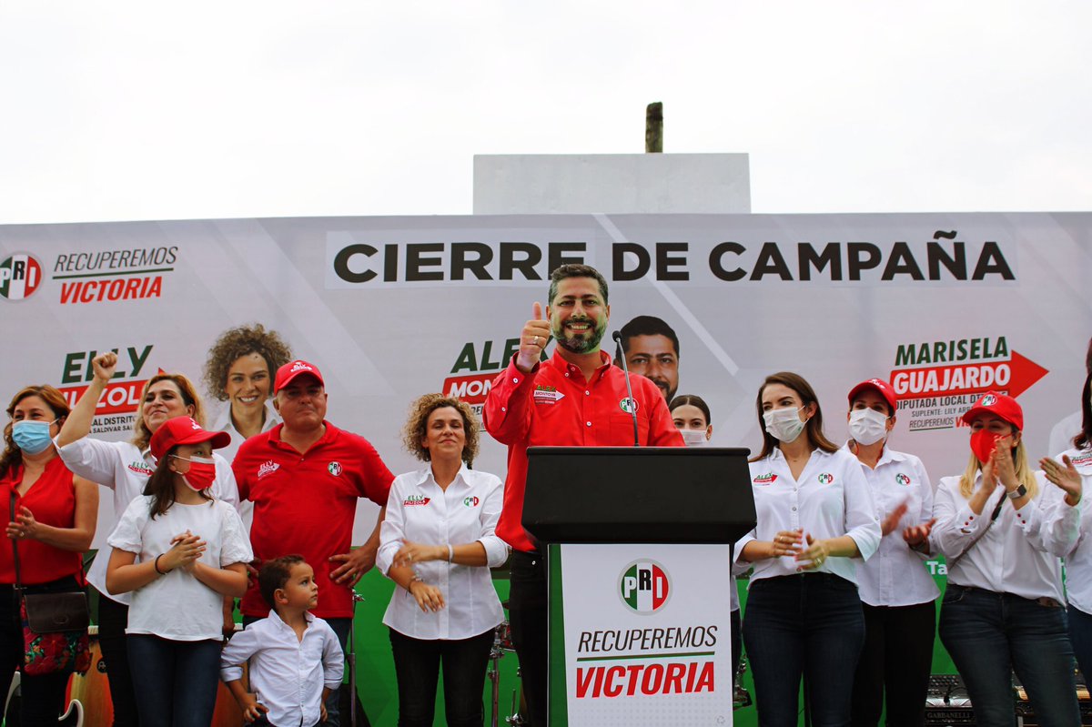 AlexMontoyaL's tweet photo. Hace unos meses dijeron que yo era un desconocido y que por lo tanto, no tenía oportunidad ganar y hoy las encuestas nos ponen con posibilidades de triunfo y esto es gracias a cada uno de ustedes. https://t.co/uY8BMP9zHC