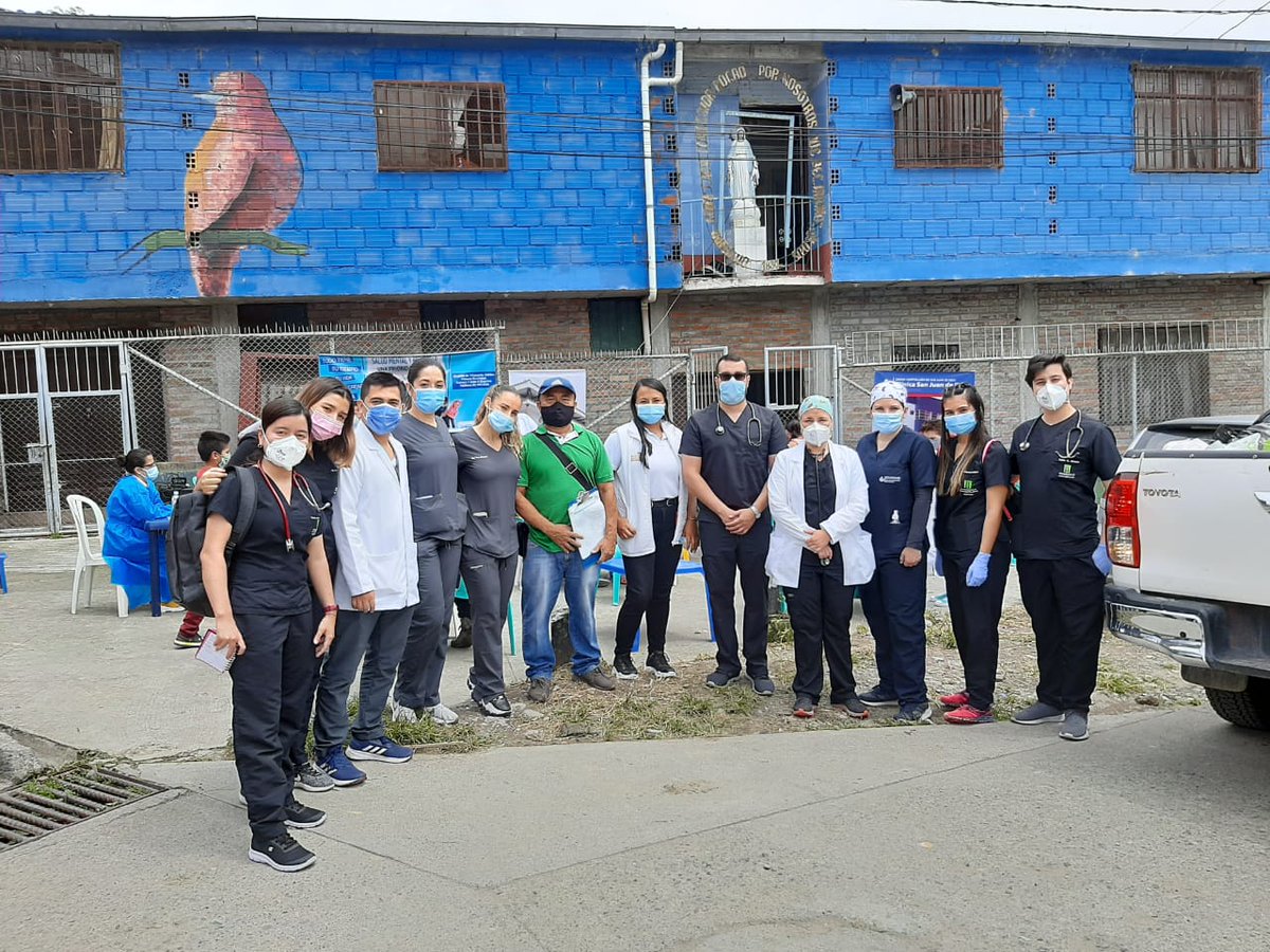 umanizales's tweet photo. #MedicinaUManizales 

Los estudiantes de Medicina y de Psicología de la UManizales participaron en una jornada de salud en el barrio Santa Ana, Villlamaría, allí valoraron a 50 adultos y 45 niños, algunos de ellos afectados en el incendio. https://t.co/30mzPJr5F0