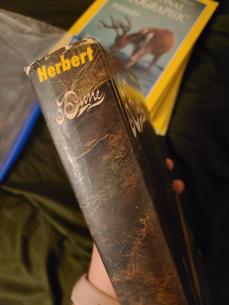 TheB33WithKnees's tweet photo. My prized posession, my 1965 hardcover DUNE, I keep it in a zip lock bag because I'm...well..anyways. https://t.co/jkRqz4HvBj