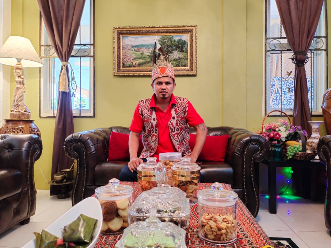 Impiee4's tweet photo. Selamat hari gawai dayak dan paste keamatan..🎉🎊🎆🎇 https://t.co/Vw2alfiVId
