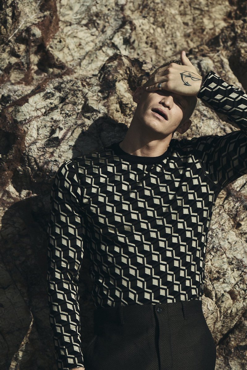 CodySimpson's tweet photo. On the rocks @GQAustralia https://t.co/cerer7AHMP