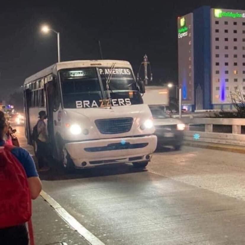 love_veracruz_'s tweet photo. 🤣🤣🤣🤣Este camión si va pál centro! 👉🏻👌🏻#Brazzer #FakeTaxi🤣 #FakeBus #Veracruz https://t.co/20g0slJau6