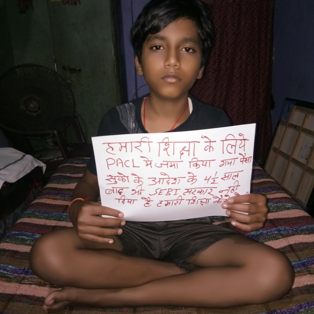 NareshSagarvan3's tweet photo. ये मेरे सुपुत्र है इसके उच्च शिक्षा व भविष्य के लिए मैंने भी सपने देखे थे पेटकर काटकर पाई पाई जोड़ा था लेकिन अच्छे दिन के जुमलों और सेबी ने PACL में जमापूंजी वापस मिलने की उम्मीद थी उसमें भी पानी फेर दिये अब तो सिर्फ @AISO_INDIA  पर ही भरोसा है|
#सेबी_पैसा_वापस_दो https://t.co/swl3ZCmMEA