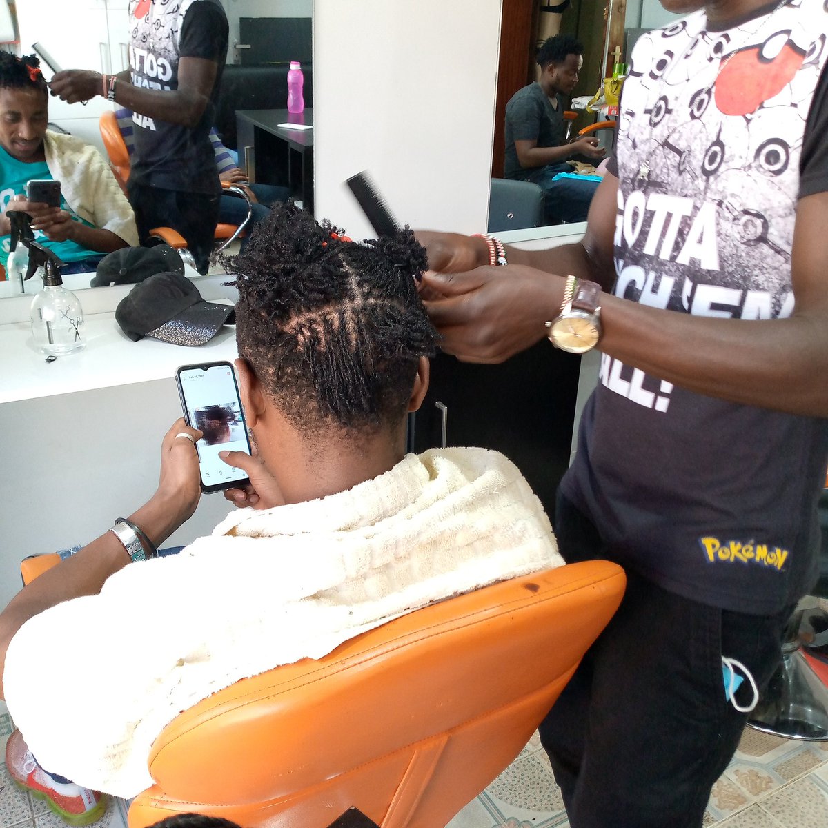 Bonnkesbeauty's tweet photo. #Sisterlocks #Brotherlocks #Microlocks. Naturally beautiful. The new trend in town, the new look. Fair price. House call available.
For neat and perfect grid locs. Tel 0727062721 #installation #retight
#MadarakaInKisumu
#Yurop
#Kenya
#MainaAndKingangi https://t.co/NKAcSW7JcP
