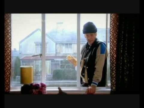 Instead of mandatory alcohol pricing why not a refundable deposit on on all cans &amp; bottles of booze , which in turn would mean there will be less chance of the streets being strewn with empty bottles and cans .
I could change the world if I cared , but what do I know..?