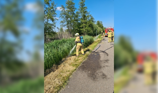 Berm in brand bestoken met deodorantbus, vernielingen en spullen uit schuur gehaald in Arkel - ..
