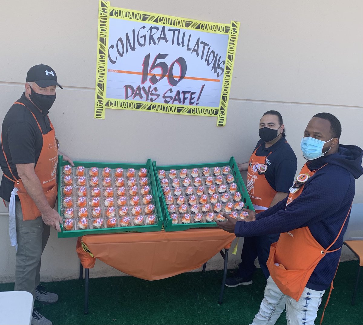 ⁦N focus team celebrating a mile stone in safety shout out to ⁦<a href="/tracie_daniels/">TracieDaniels@0643ASDSLIFE🧡</a>⁩ for the cupcakes <a href="/sean_john5/">Sean Johns</a>⁩ ⁦⁦⁦⁩ @0643 ⁦<a href="/NestorM0643/">Nestor Mejia</a>⁩ ⁦<a href="/mosunich/">Deborah Mosunich</a>⁩ ⁦<a href="/Debster10221/">Debster</a>⁩