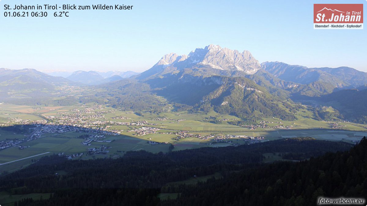 alpen_wetter's tweet photo. Bestes Bergwetter heute. Nonstop Sonnenschein und der Himmel #fetzblau 😉😎
Am Nachmittag 26 Grad im Tal, 11 Grad auf 2.000 m.

Passendes #Wetter zum meteorologischen #Sommerbeginn ☀️ 

📷 https://t.co/Q9h8gw4AjQ https://t.co/jl1Z612rVh