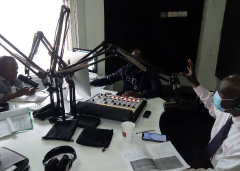 CmaUganda's tweet photo. #RadioOne 'where your car radio #STOPS ', is 'where our today's conversation #BEGINS so #LetsTalk #InvestmentOpportunities #CapitalMarkets on #TalkBack #815am after 'Omuntu Wa Wansi' on @bukeddetv #9am @882SanyuFM #9am @97fmRadiocity #LunchBreak @1pm then @BeatFMUganda #4pm https://t.co/beWhAO7Mh3
