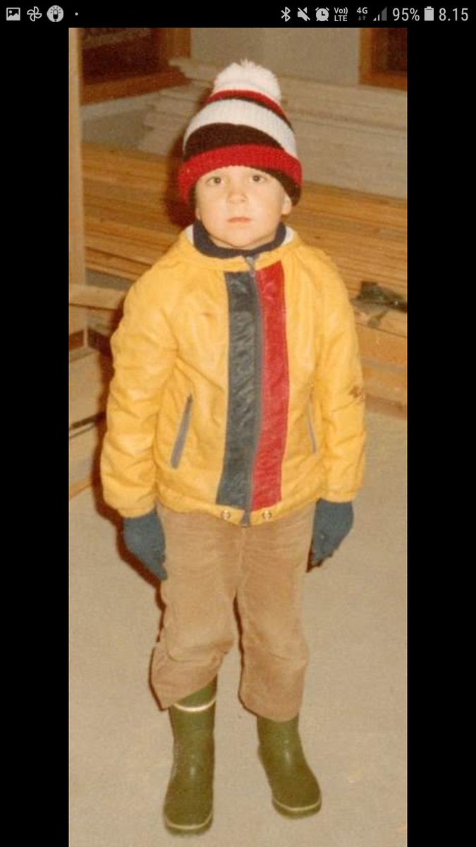 OlliRiihitupa's tweet photo. Retweet with a photo that proves you were a fashion icon in your youth. #hellooks #plalooks https://t.co/5GIB8Xv2oS