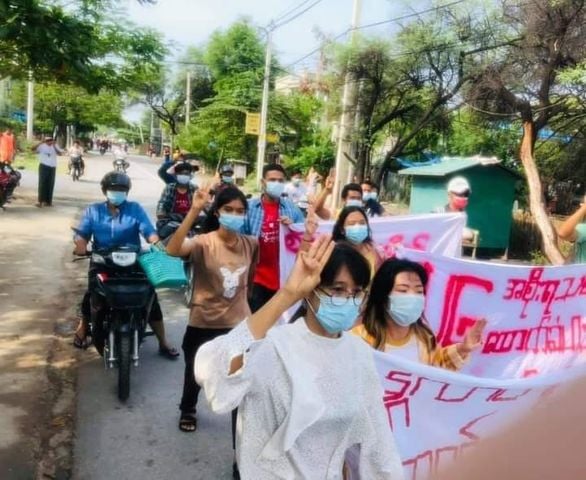 Four months after Myanmar's coup, with 840 recorded killed by the junta's forces, over 4,000 detained, with the economy in freefall and ethnic conflicts reigniting, the daily protests against army rule go on #WhatsHappeningInMyanmar reuters.com/world/asia-pac…