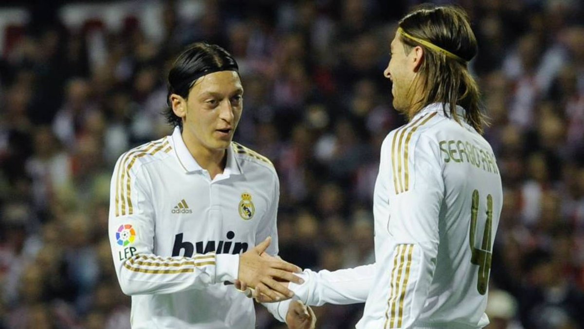 エジル Twitter Search