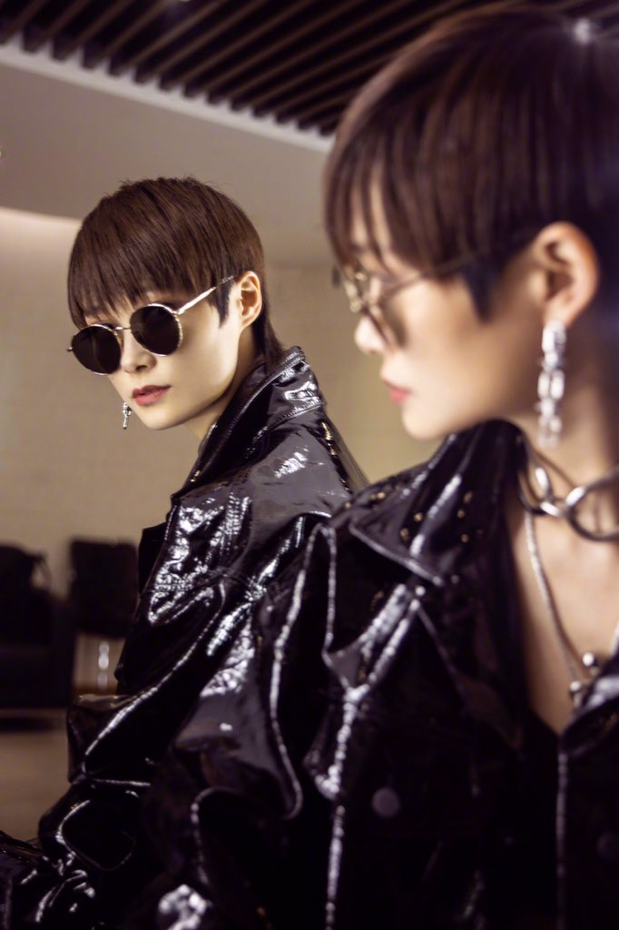 c_rjly's tweet photo. #LiYuchun #ChrisLee #李宇春 
🖤🖤🖤 https://t.co/oSlYLhq3sa