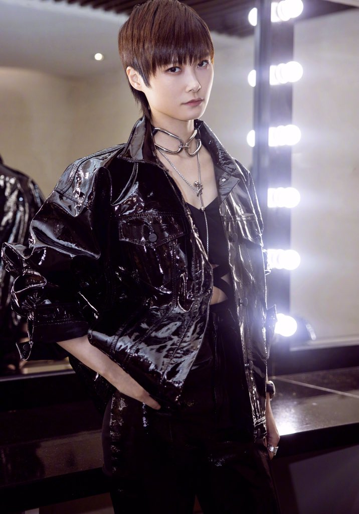 c_rjly's tweet photo. #LiYuchun #ChrisLee #李宇春 https://t.co/NnHZdYXHt7